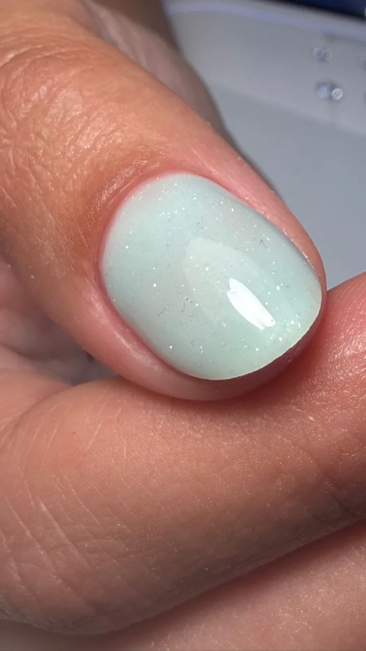 Raquel Pimenta nail work